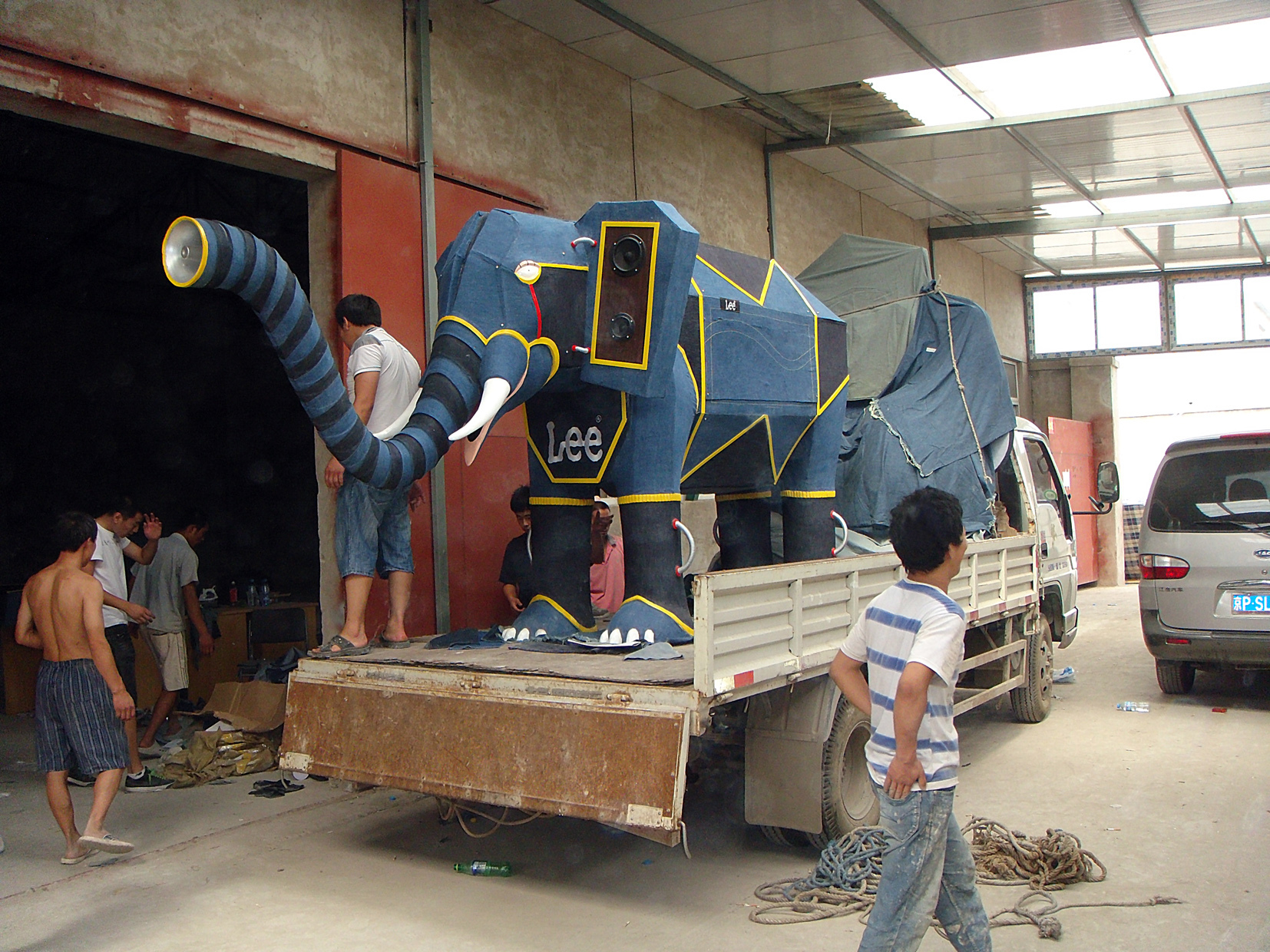 LEE Elephant Being Delivered Hong Kong